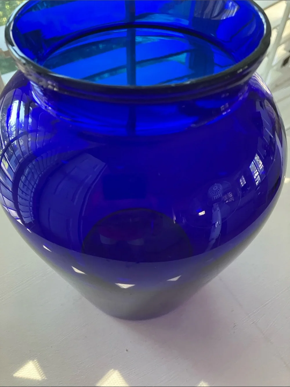 Beautiful Classic Cobalt Blue Glass Decorative Vase , 8” Tall